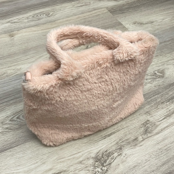 Kendall & Kylie Light Pink Faux Fur Double Strap Shoulder Bag Approx 10" X 7" - Picture 1 of 14